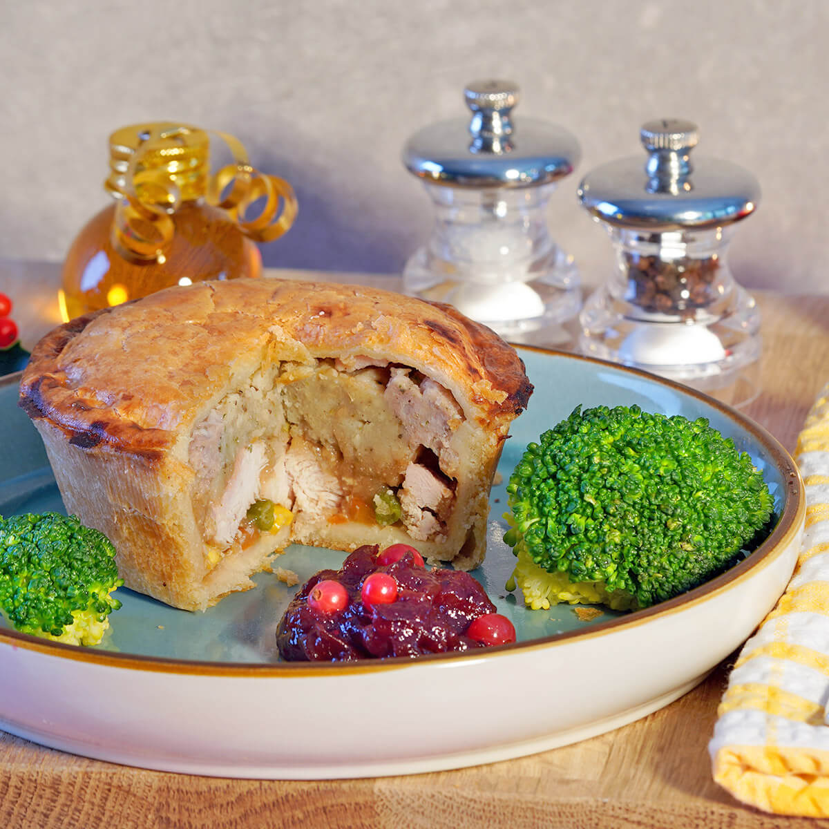 Turkey-trimmings-individual-cut_1200x1200px Turkey with all the trimmings individual pie cut